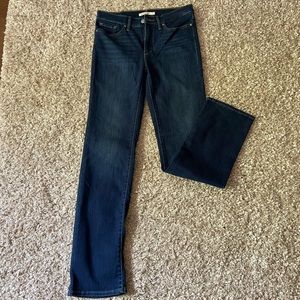 NWOT Levi’s 314 shaping straight dark wash jeans